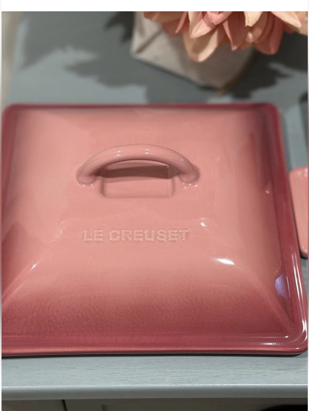 Le Creuset Classic 23cm/ Square Dish
W/Lid Rose Quartz
Rare New - Picture 7 of 12